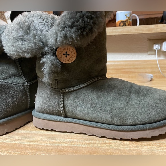 GREY UGG BOOTS size 8 - Picture 3 of 3